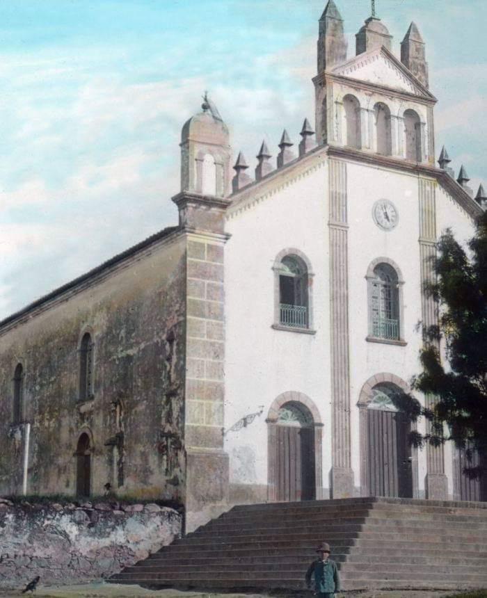 A igreja — Fachada em foto colorizada